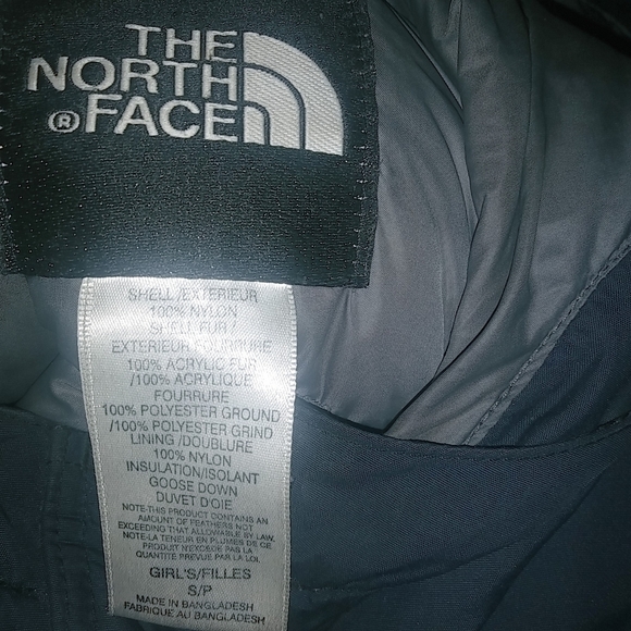 The North Face S Girls Winter Belted Hoodie Down Parka Coat Jacket in Black Kids - Picture 4 of 11